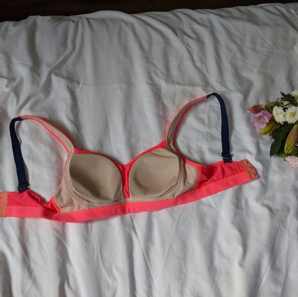 Lulu lemon bra - Picture 2 of 2